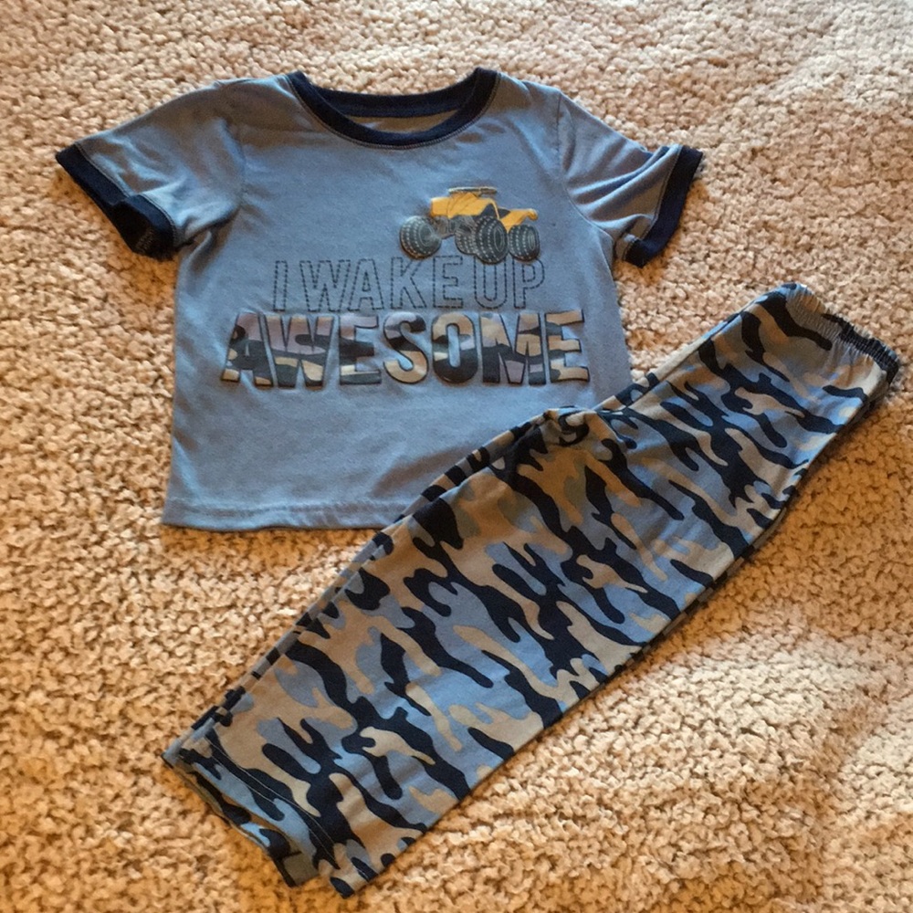 Boys 5t outfit great condition